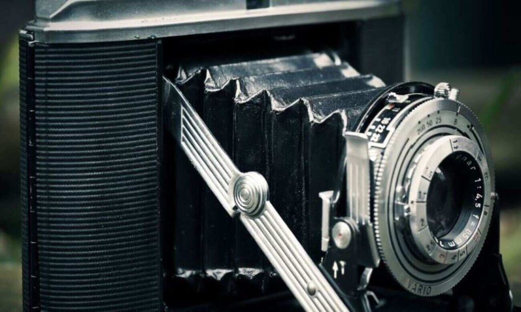 George Clooney realizza il sogno di fare il fotografo in un festival per il cinema