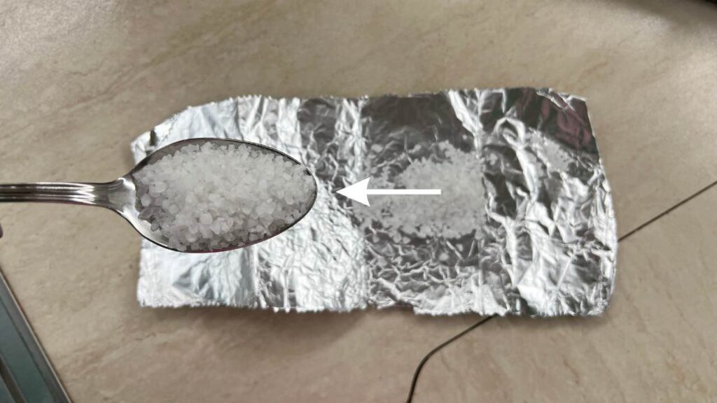 L'alluminio e il sale grosso non sono buoni amici