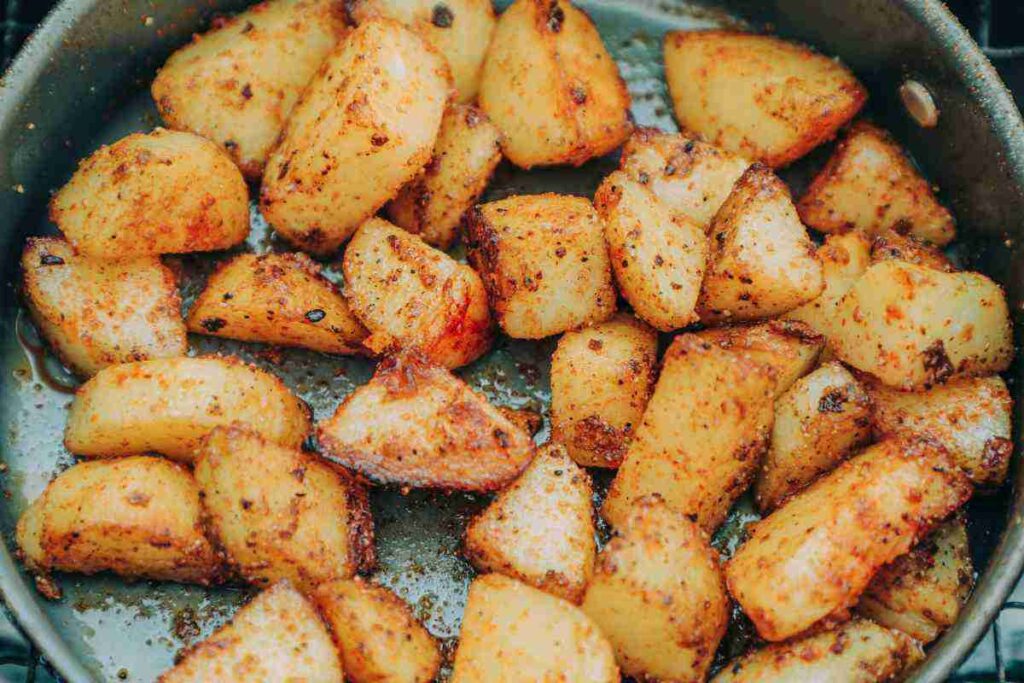 Anche le patatine a spicchio sono perfette per un aperitivo