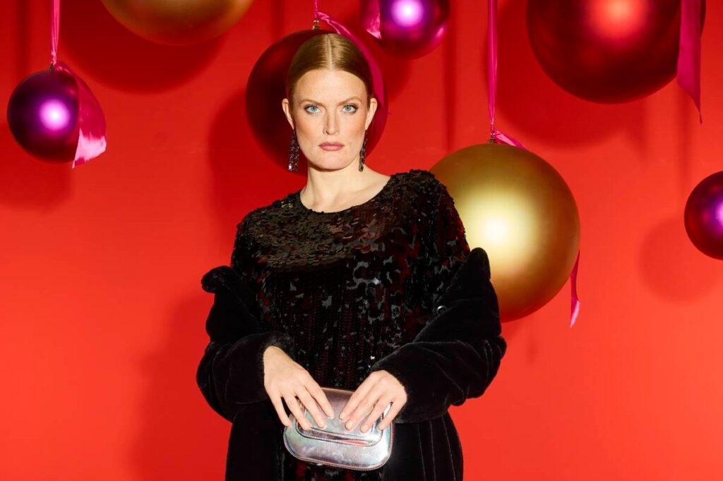 Il nero è sempre elegante e di Moda durante le Festività Natalizie