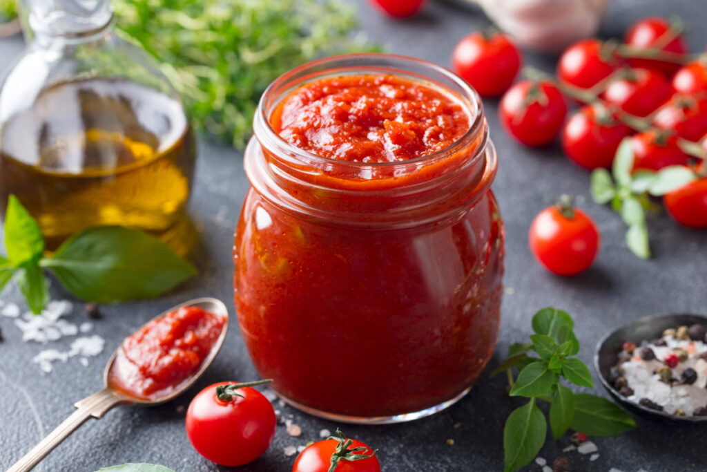 Ci sono molte passate di pomodoro sul mercato che possono aiutarvi in cucina, ma nessuna sarà mai come quella della nonna