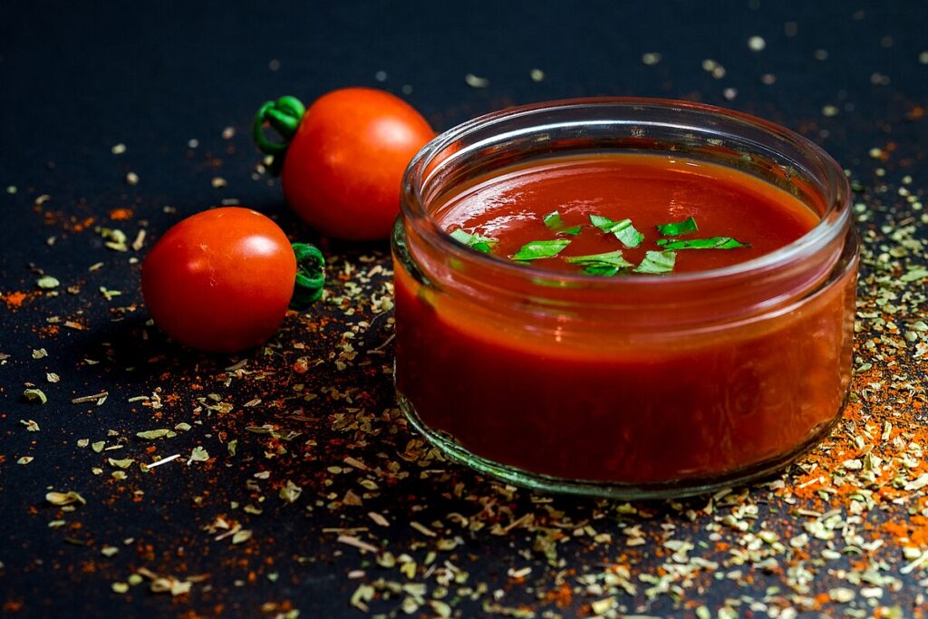 La salsa di pomodoro non è solo un condimento usato frequentemente nella cucina italiana, ma un pezzo di storia
