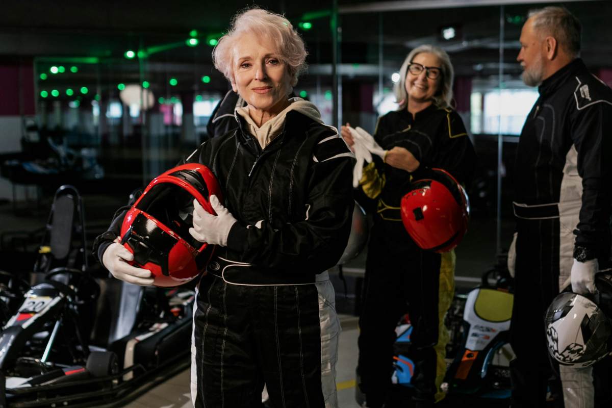 persone con tuta e casco