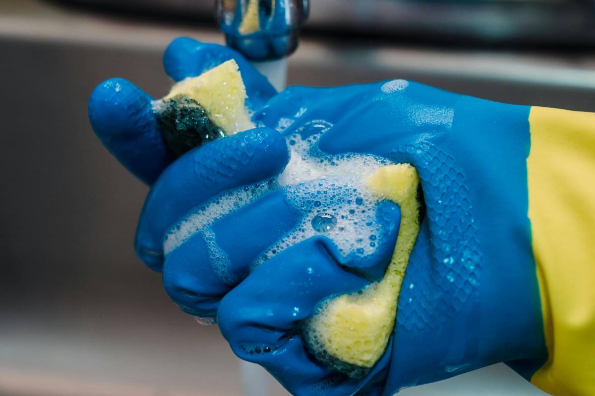 guanto blu con spugna