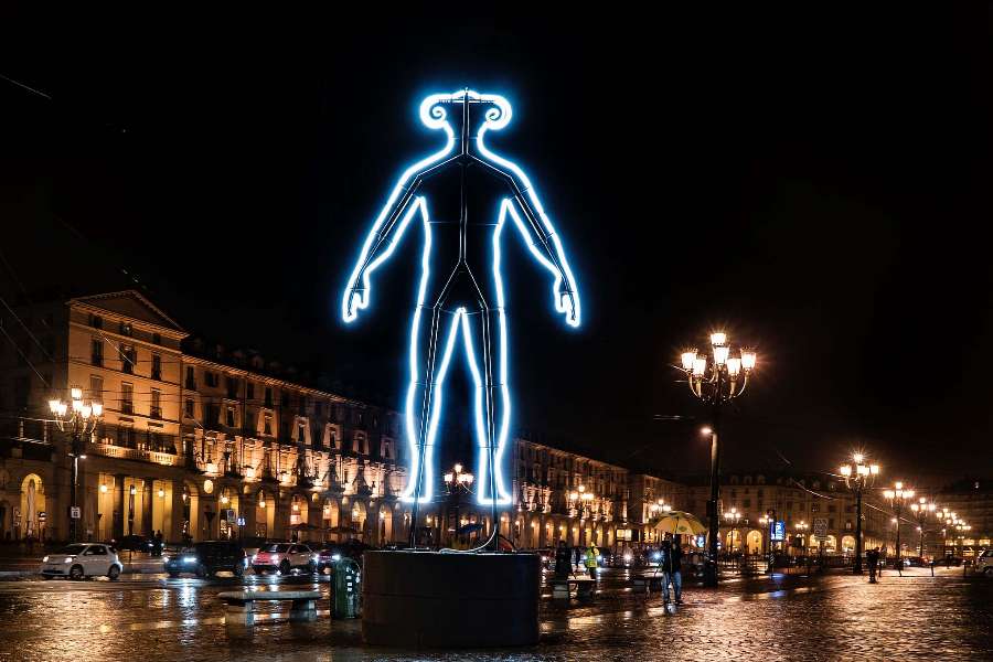 Torino è una città da visitare a novembre e inizio dicembre per lo spettacolo che offre di luci artistiche 