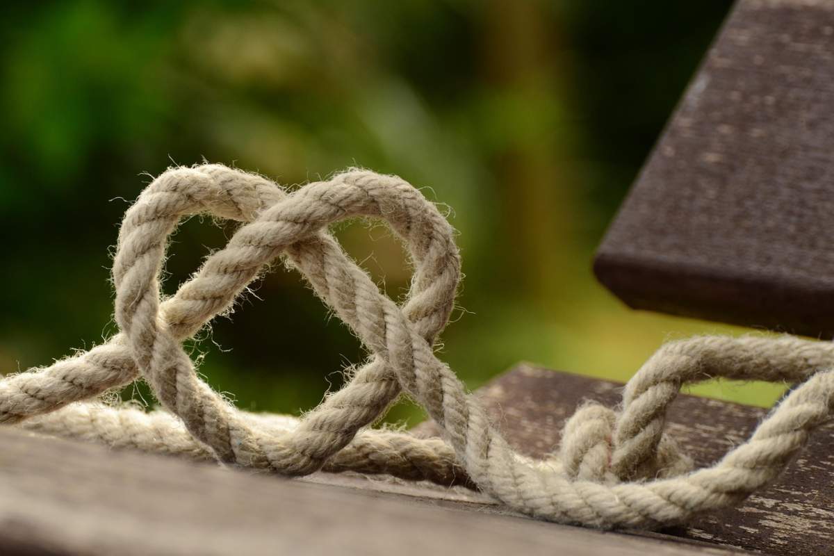 corda che forma un cuore